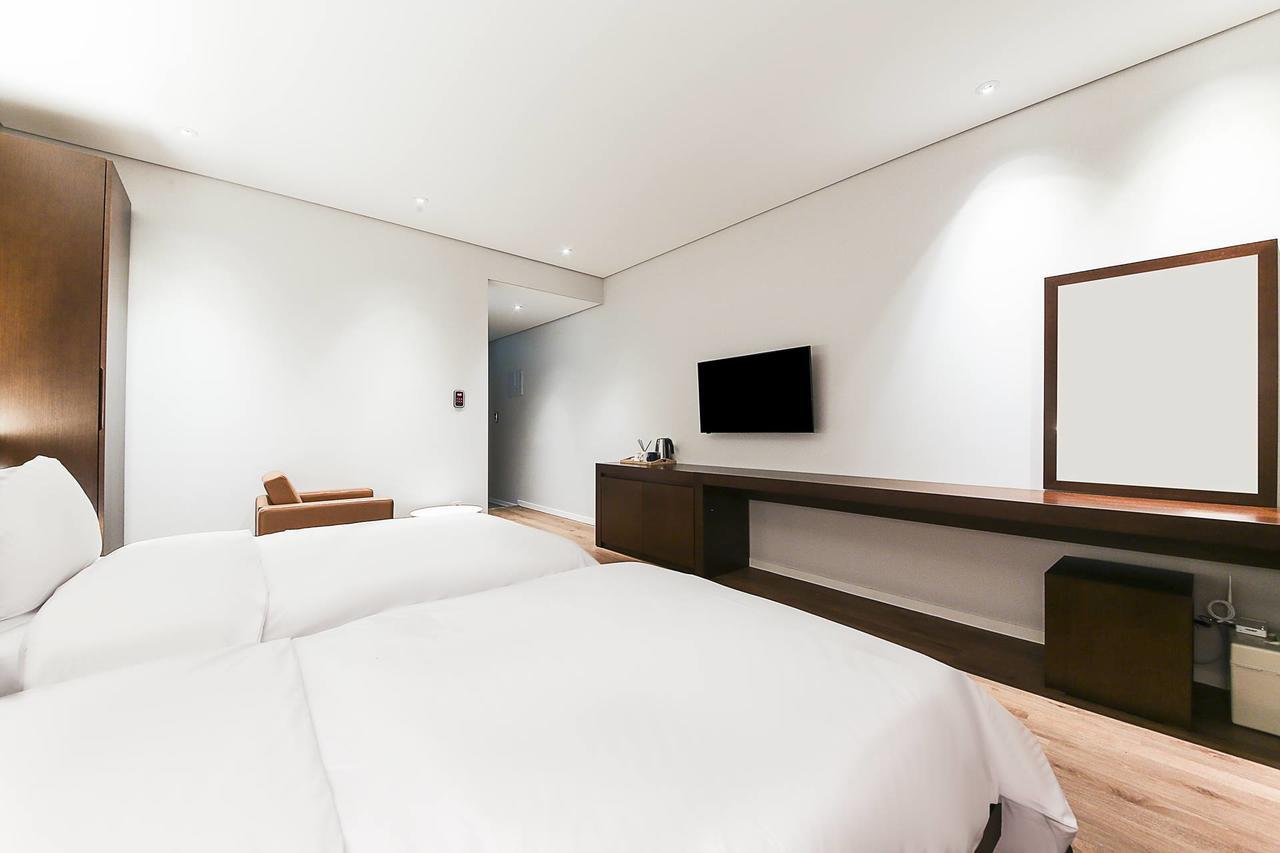 Golden River Hotel Gwangmyeong Buitenkant foto