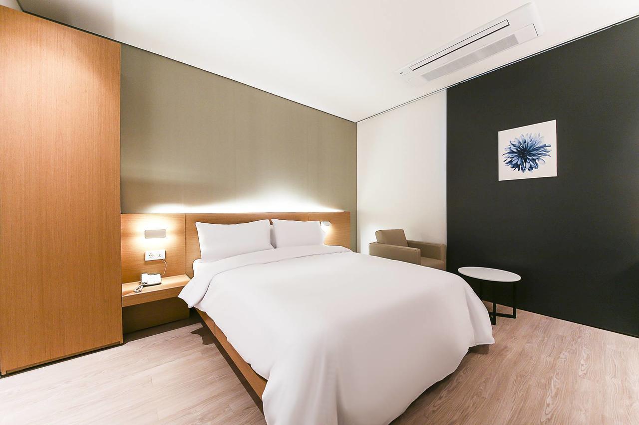 Golden River Hotel Gwangmyeong Buitenkant foto