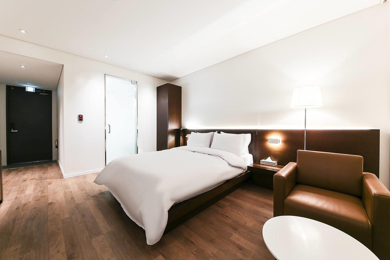 Golden River Hotel Gwangmyeong Buitenkant foto