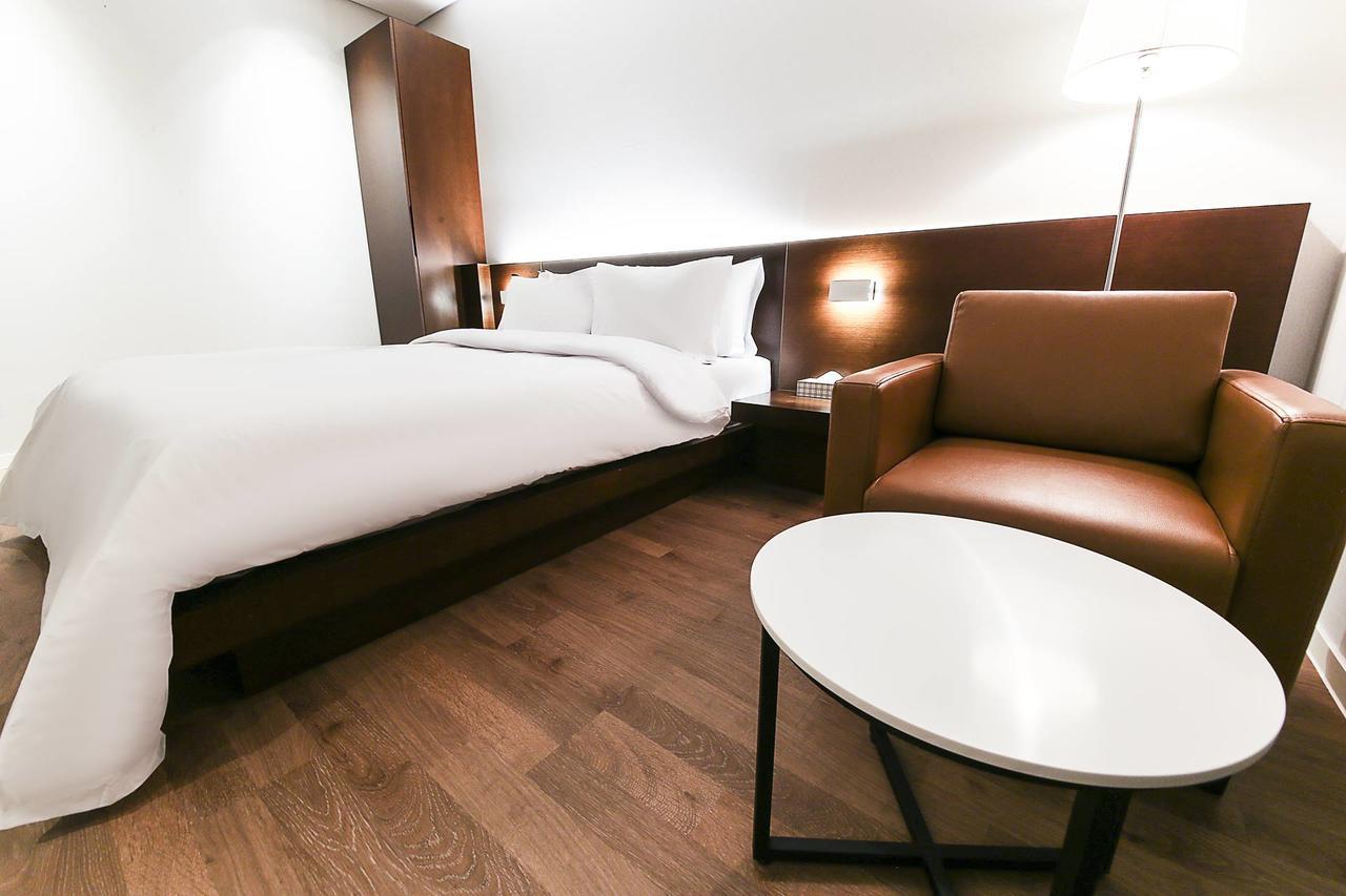 Golden River Hotel Gwangmyeong Buitenkant foto